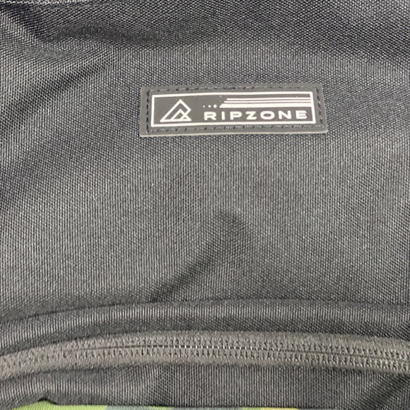 Ripzone Black Cameo 30lb Backpack - Picture 3 of 4